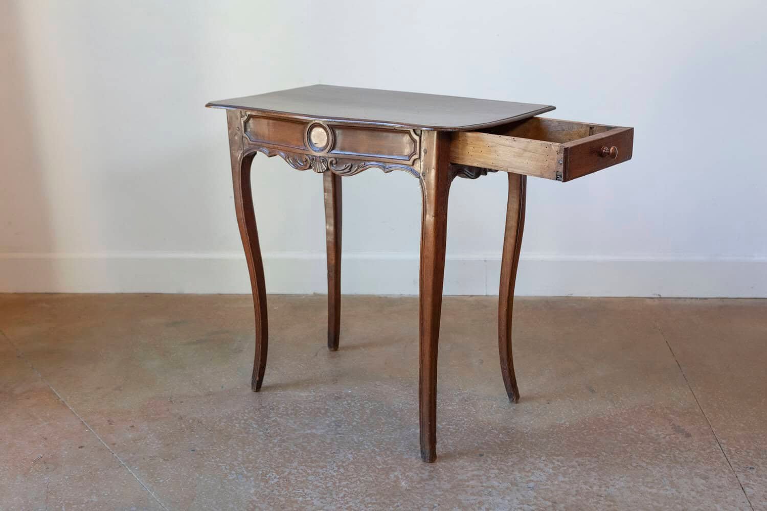 French 1790s Walnut Side Table with Side Drawer, Curving Legs and Carved Apron - JAA