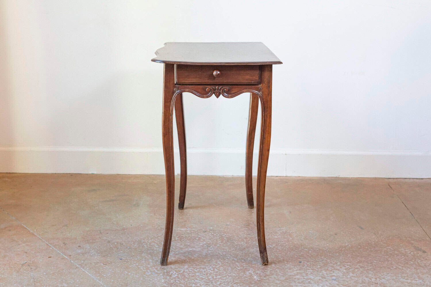 French 1790s Walnut Side Table with Side Drawer, Curving Legs and Carved Apron - JAA