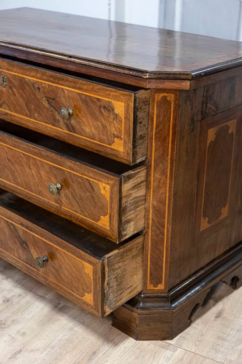Italian 1690s Walnut and Ash Three-Drawer Commode with Inlaid Décor - JAA
