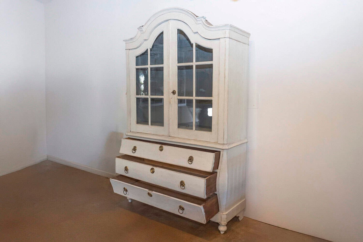 Swedish Rococo Style 19th Century Painted Wood Vitrine Cabinet with Glass Doors - JAA