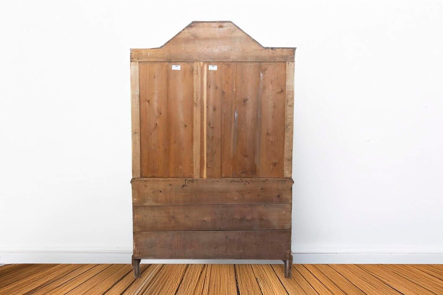 Swedish Rococo Style 19th Century Painted Wood Vitrine Cabinet with Glass Doors - JAA