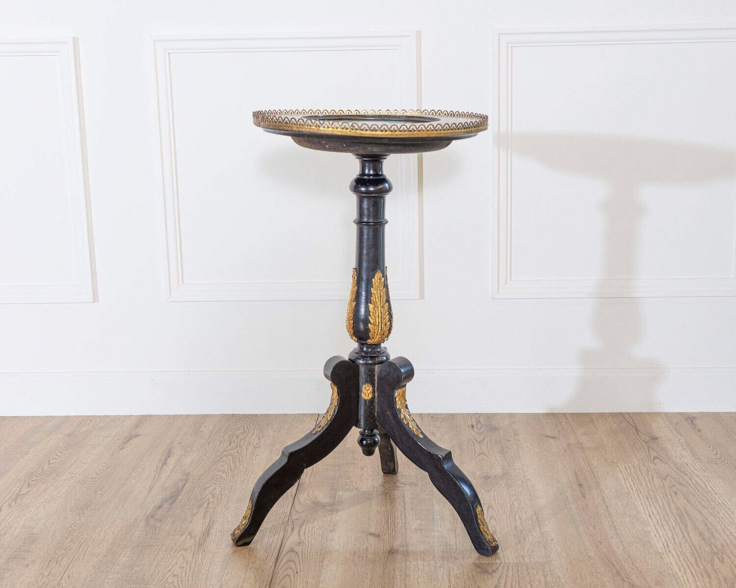 French 19th Century Napoleon III Pedestal Table with Marquetry and Painted Earthenware Basin - JAA
