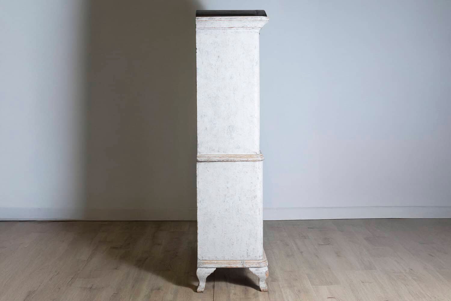 Swedish Rococo Style 19th Century Painted Vitrine with Glass Doors and Drawers - JAA