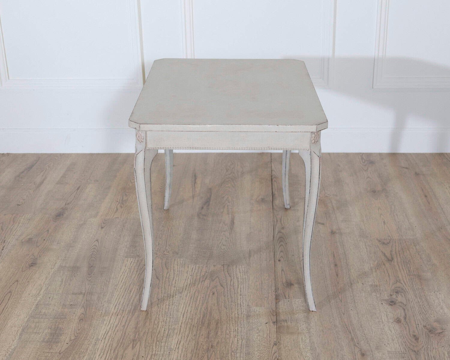 Early 20th Century Swedish Coffee Table with Graceful Cabriole Legs - JAA