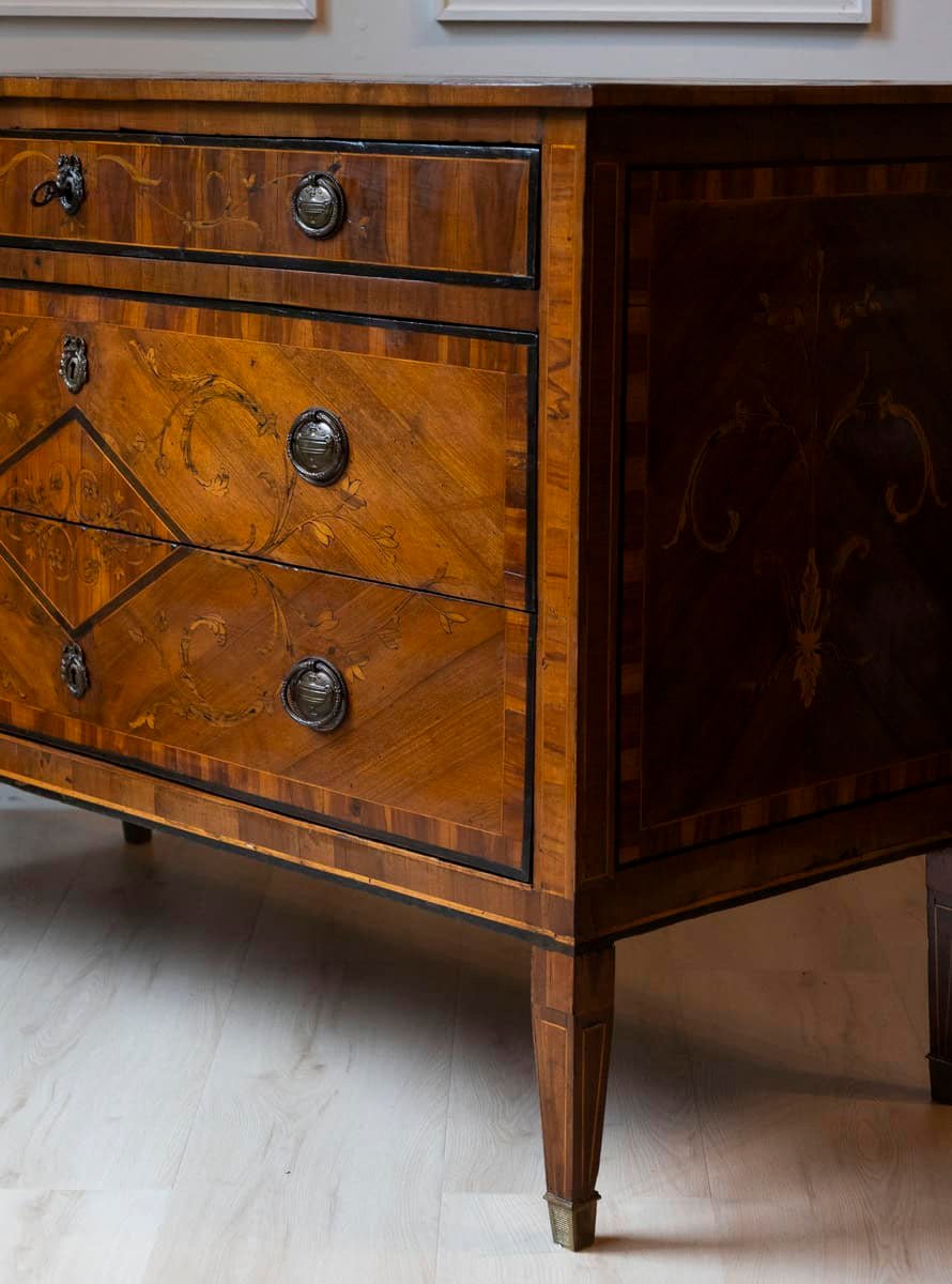 Italian Louis XVI Walnut Marquetry Chest, Late 18th Century - JAA