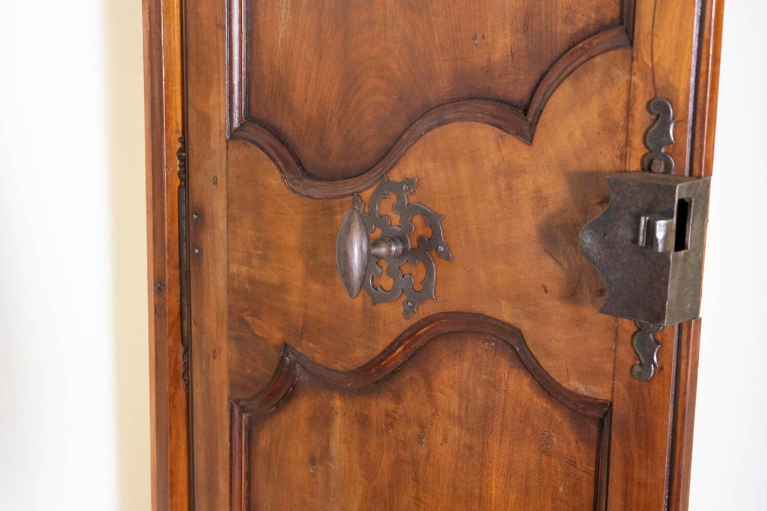 French 18th Century Pair of Walnut Communication Doors from Avignon - JAA