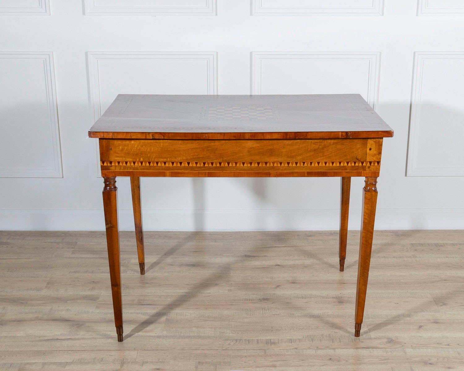Louis XVI Writing Desk in Walnut, Cherrywood, and Marquetry, Italy, 18th Century - JAA