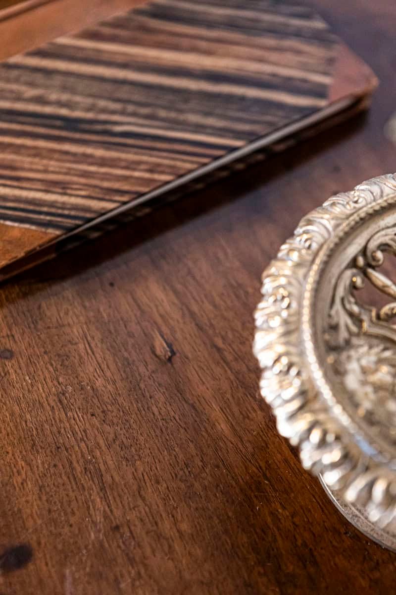 Italian 1840s Bedside Chest with Four Drawers, Burl Panels and Bracket Feet - JAA