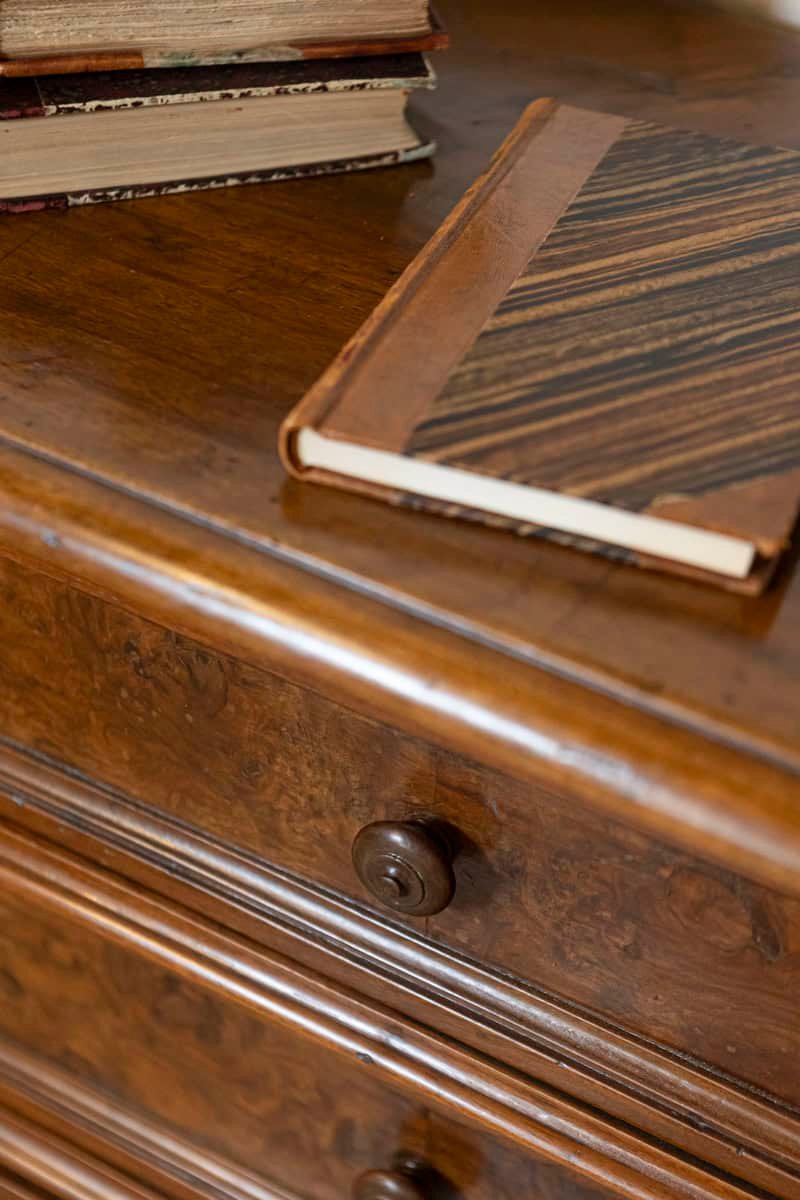 Italian 1840s Bedside Chest with Four Drawers, Burl Panels and Bracket Feet - JAA