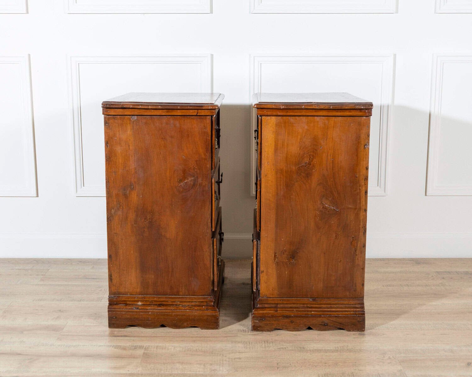 Italian Early 18th Century Walnut Bedside Commodes, Central Italy, c.1700 - JAA