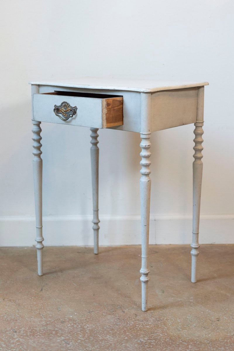 Swedish Painted Side Table with Single Drawer, Turned Legs and Serpentine Front - JAA