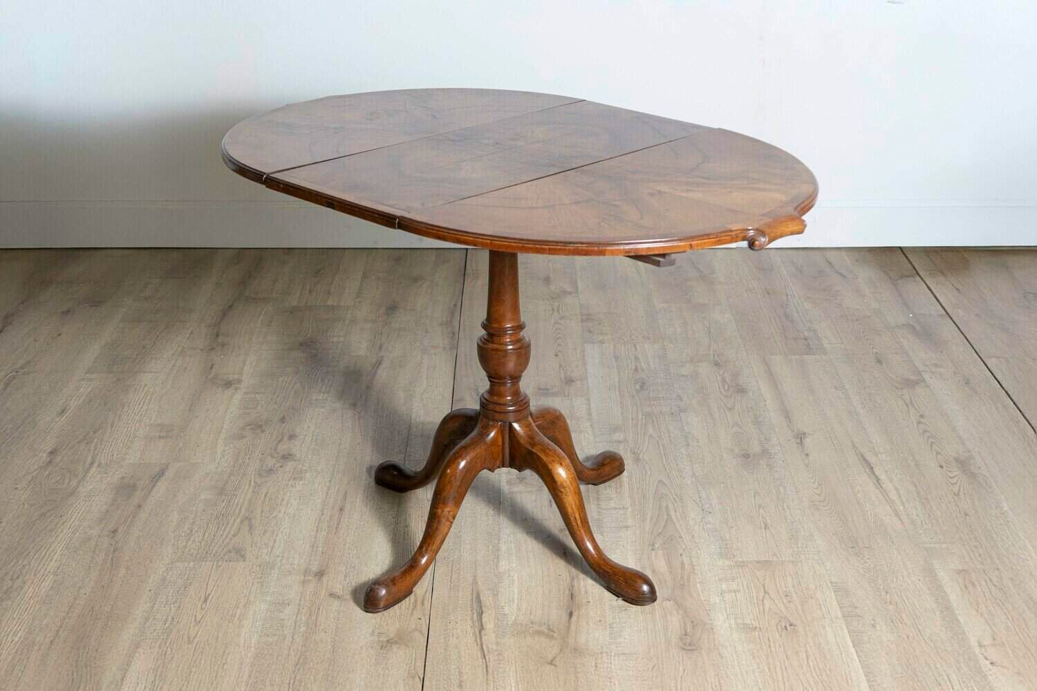 Small Early 20th Century Walnut Occasional Extension Table with One Leaf Circa 1920 - JAA