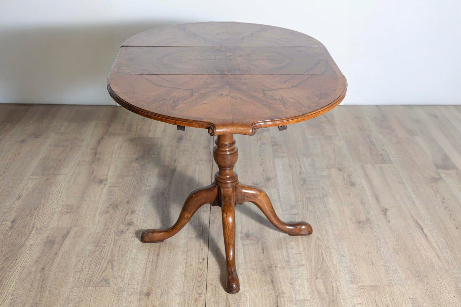 Small Early 20th Century Walnut Occasional Extension Table with One Leaf Circa 1920 - JAA