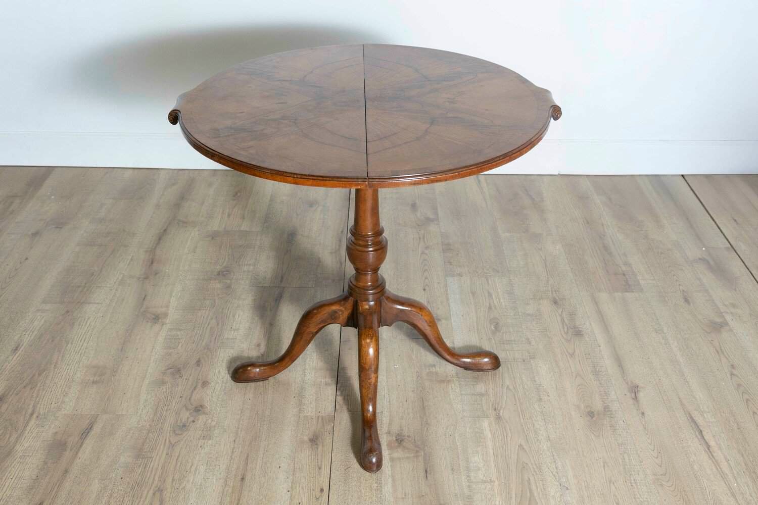Small Early 20th Century Walnut Occasional Extension Table with One Leaf Circa 1920 - JAA
