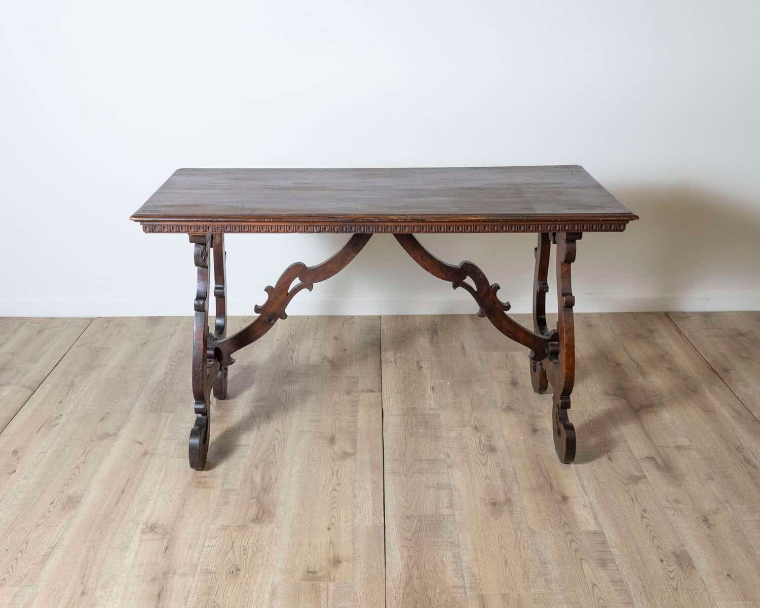 Early 18th Century Italian Fratino Table in Walnut, Umbrian Origin - JAA