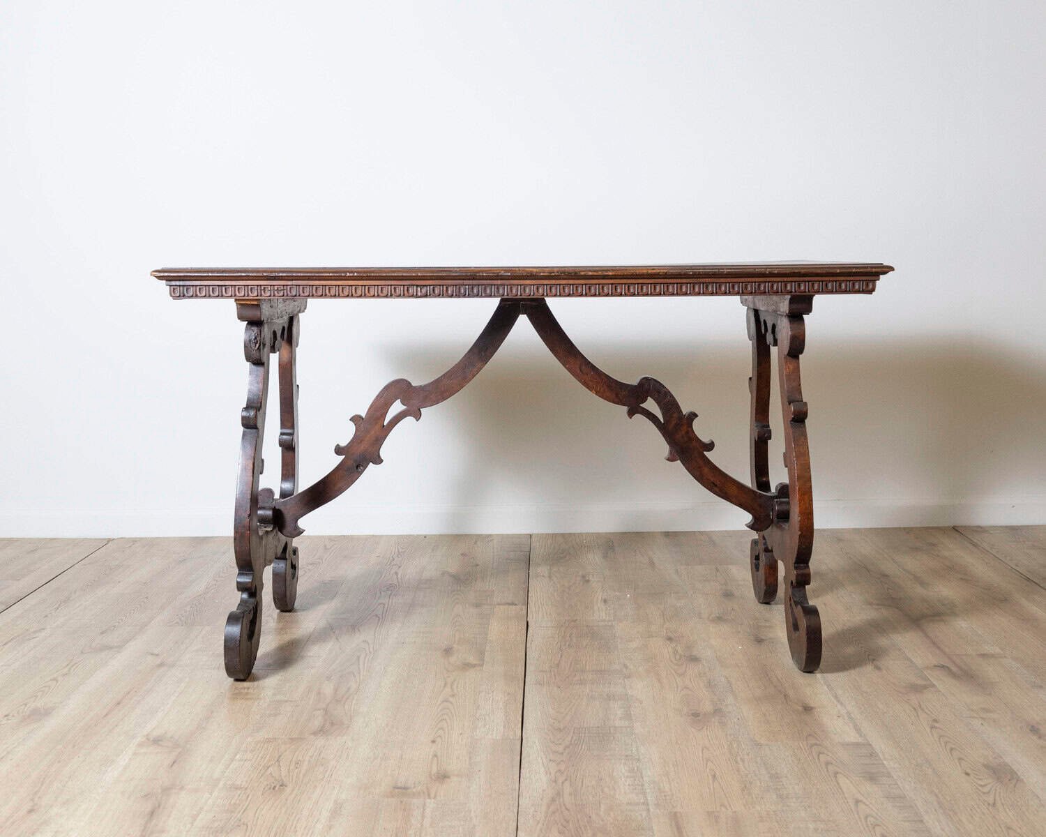 Early 18th Century Italian Fratino Table in Walnut, Umbrian Origin - JAA