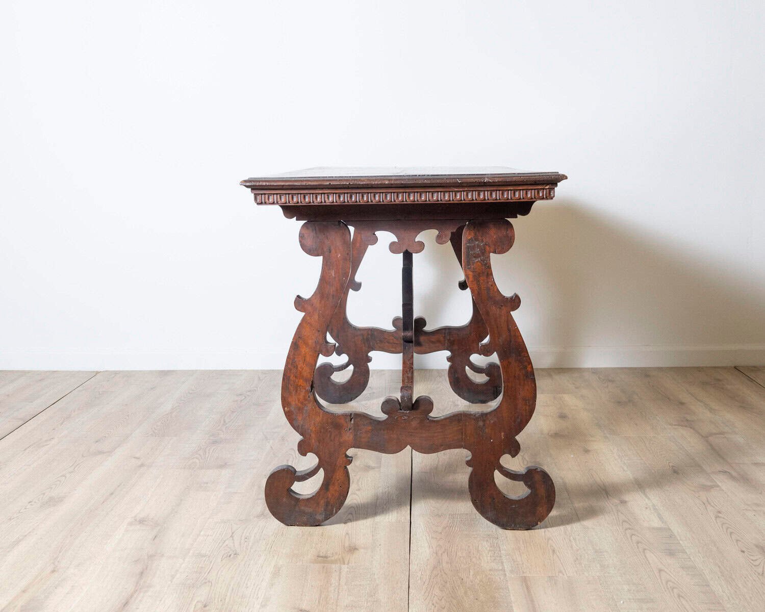 Early 18th Century Italian Fratino Table in Walnut, Umbrian Origin - JAA