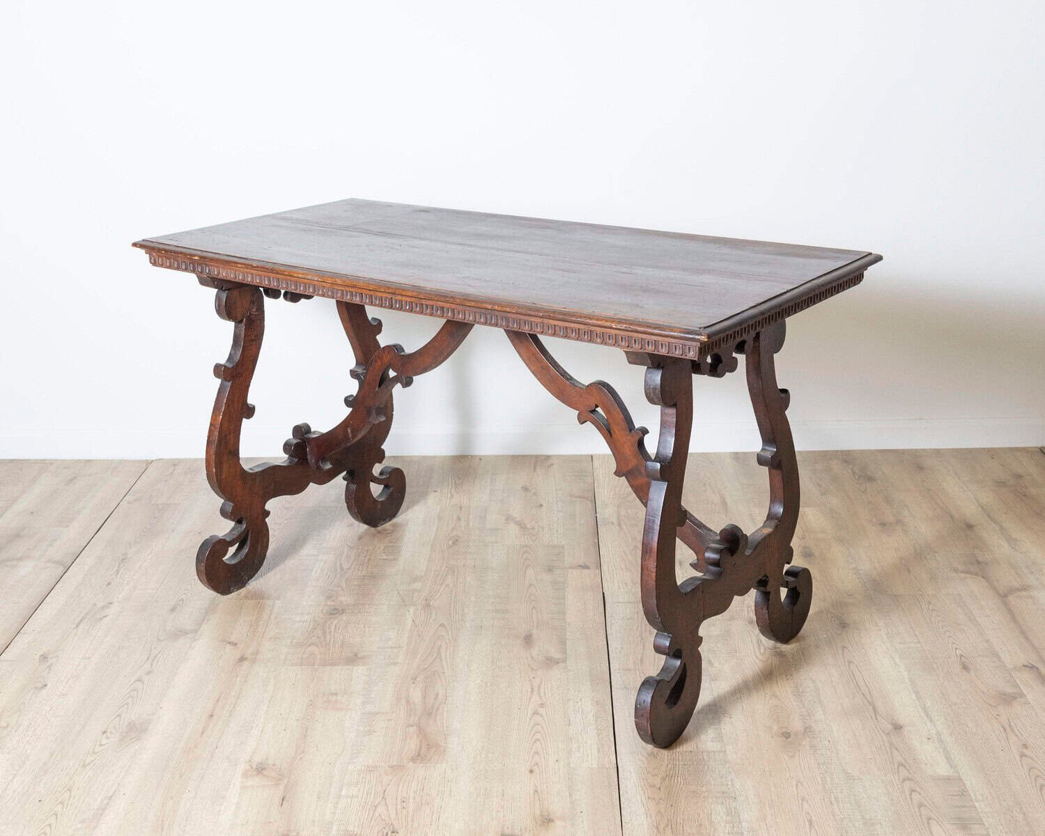 Early 18th Century Italian Fratino Table in Walnut, Umbrian Origin - JAA