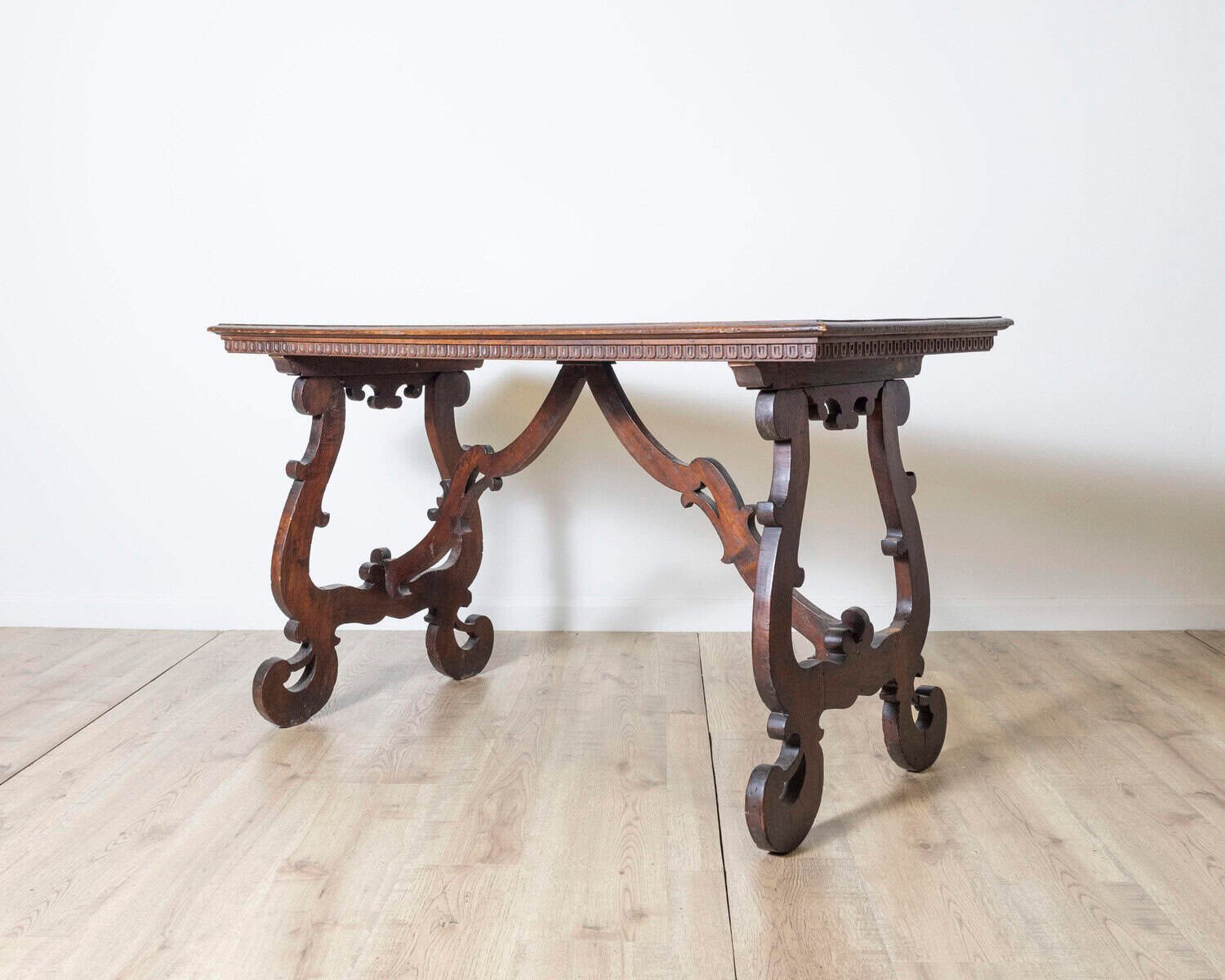 Early 18th Century Italian Fratino Table in Walnut, Umbrian Origin - JAA