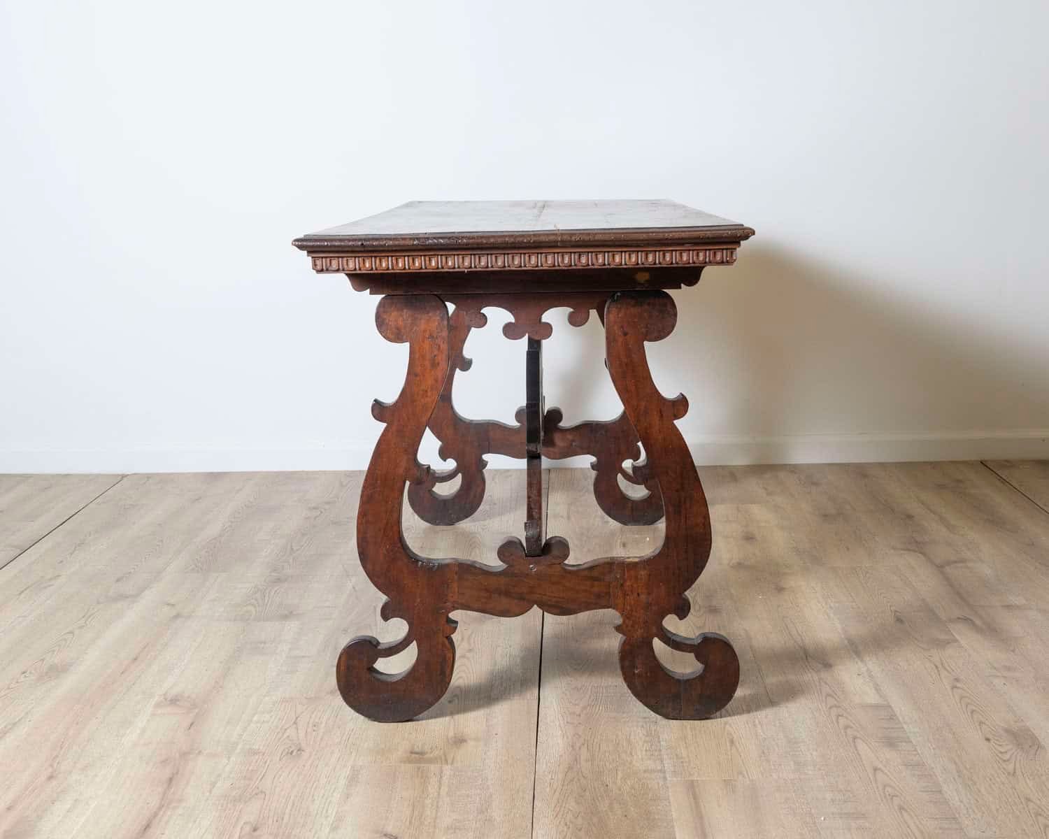 Early 18th Century Italian Fratino Table in Walnut, Umbrian Origin - JAA
