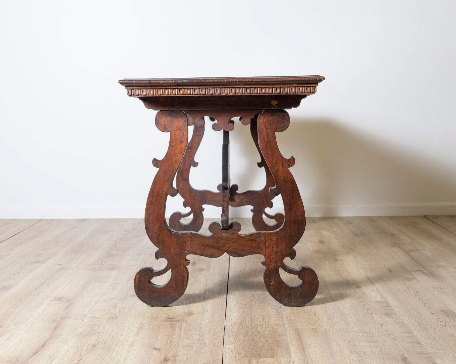 Early 18th Century Italian Fratino Table in Walnut, Umbrian Origin - JAA