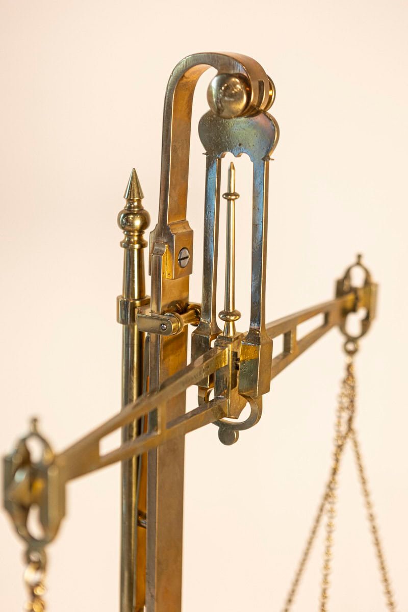 English Brass Bankers Balance Scale from the 19th Century with Circular Pans - JAA