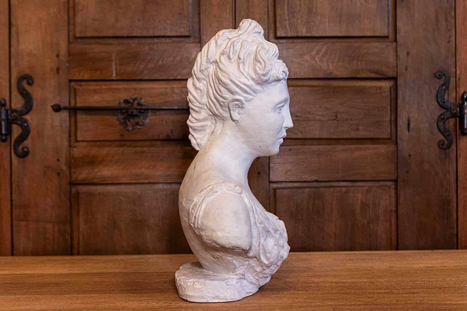 Italian 20th Century Bust of a Woman Wearing a Creased Dress with Fibula - JAA