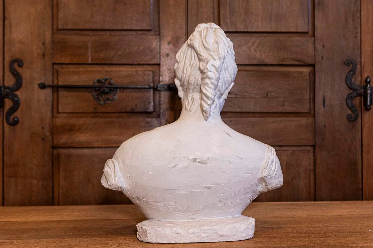 Italian 20th Century Bust of a Woman Wearing a Creased Dress with Fibula - JAA