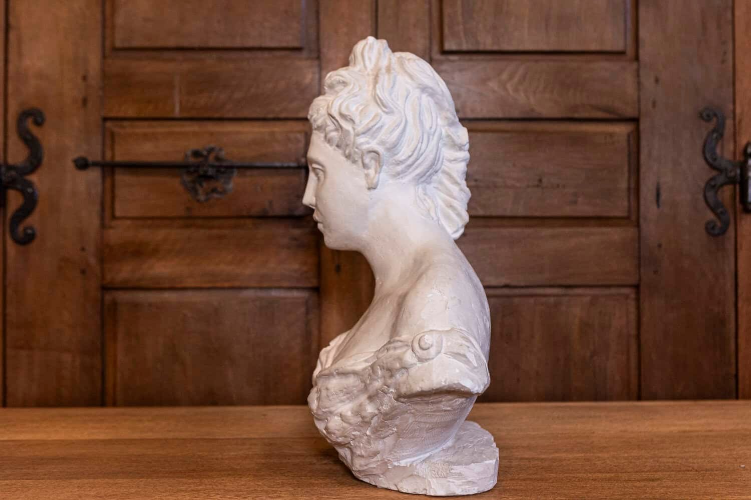 Italian 20th Century Bust of a Woman Wearing a Creased Dress with Fibula - JAA