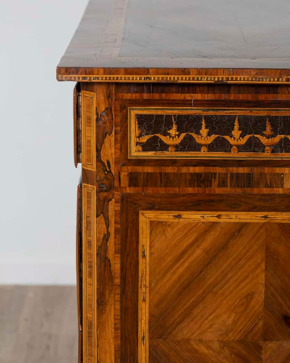 Late 18th Century Veneered Louis XVI Chest Of Drawers - JAA
