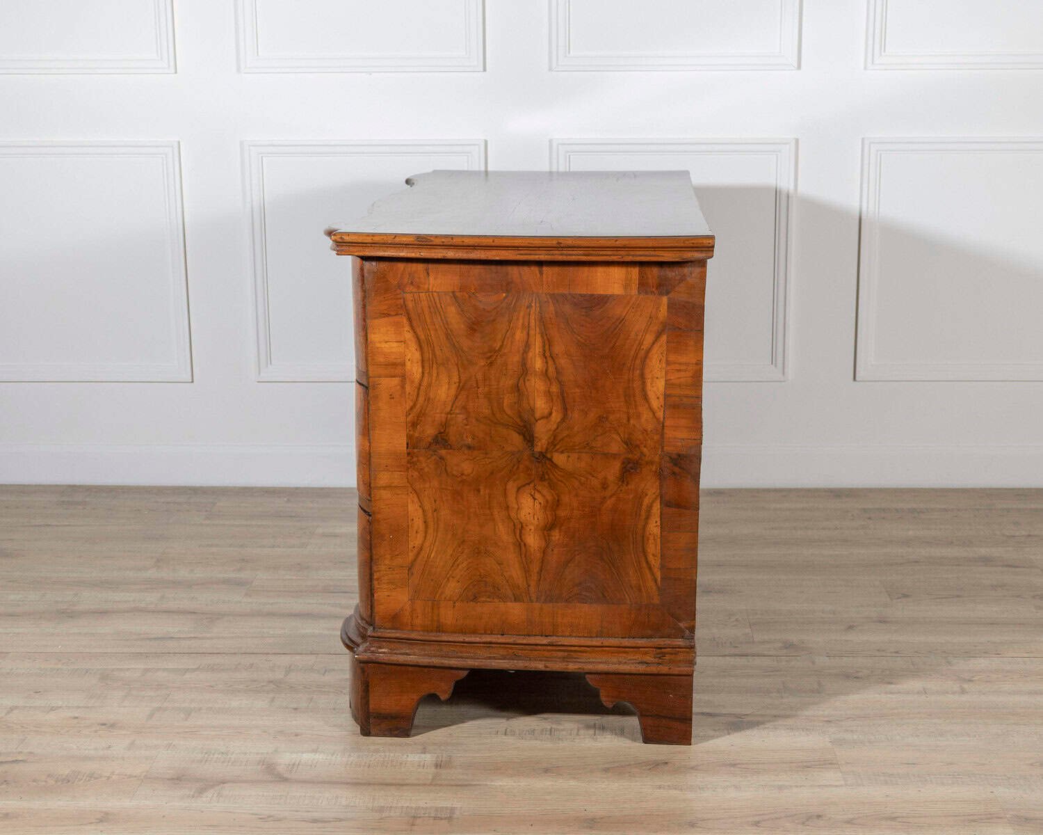18th Century Walnut Chest Of Drawers From Verona - JAA