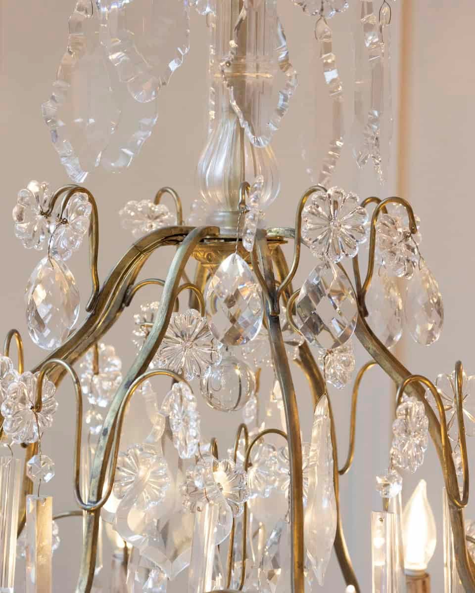 French Late 19th Century Crystal Chandelier with Brass Frame and Shaped Crystals - JAA