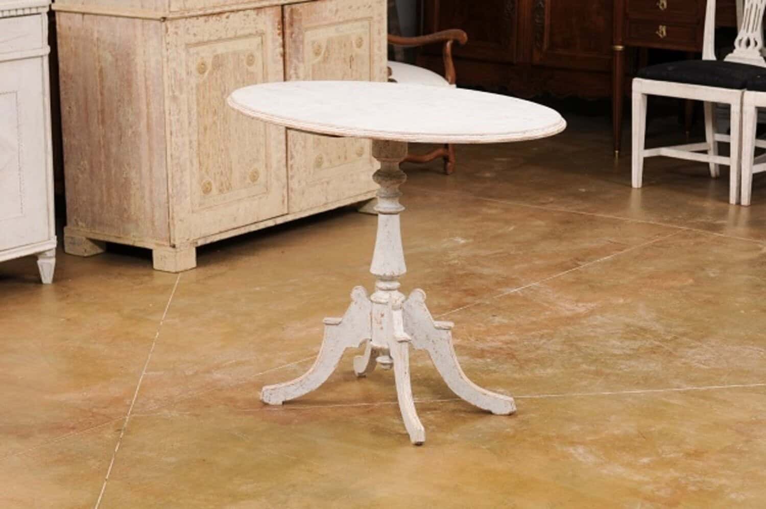 Swedish 1880s Painted Wood Guéridon Table with Oval Top and Pedestal Base - JAA