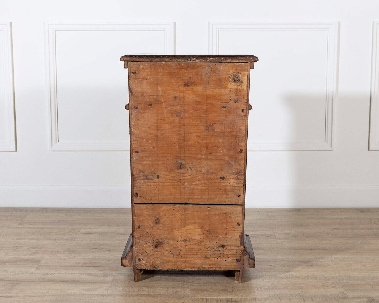 Elegant Venetian Urn-Shaped Bedside Cabinet with Kneeler, Mid-18th Century - JAA