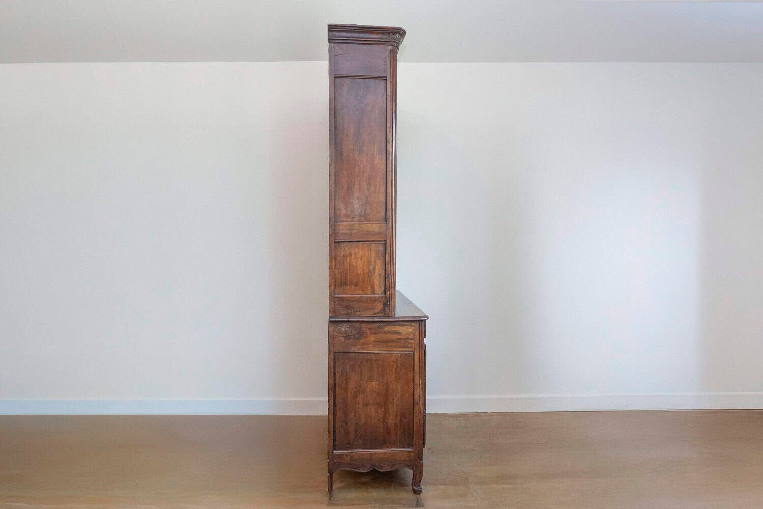 French 1790s Louis XV Style Cherry Vaisselier with Baluster Adorned Shelves - JAA