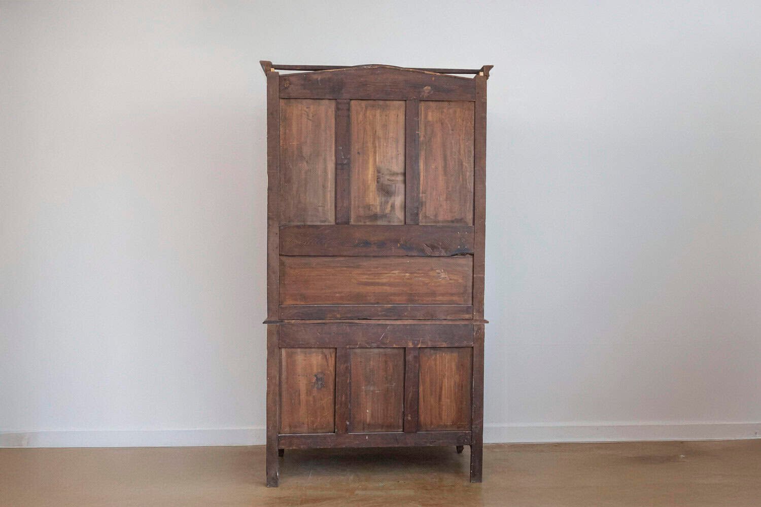 French 1790s Louis XV Style Cherry Vaisselier with Baluster Adorned Shelves - JAA