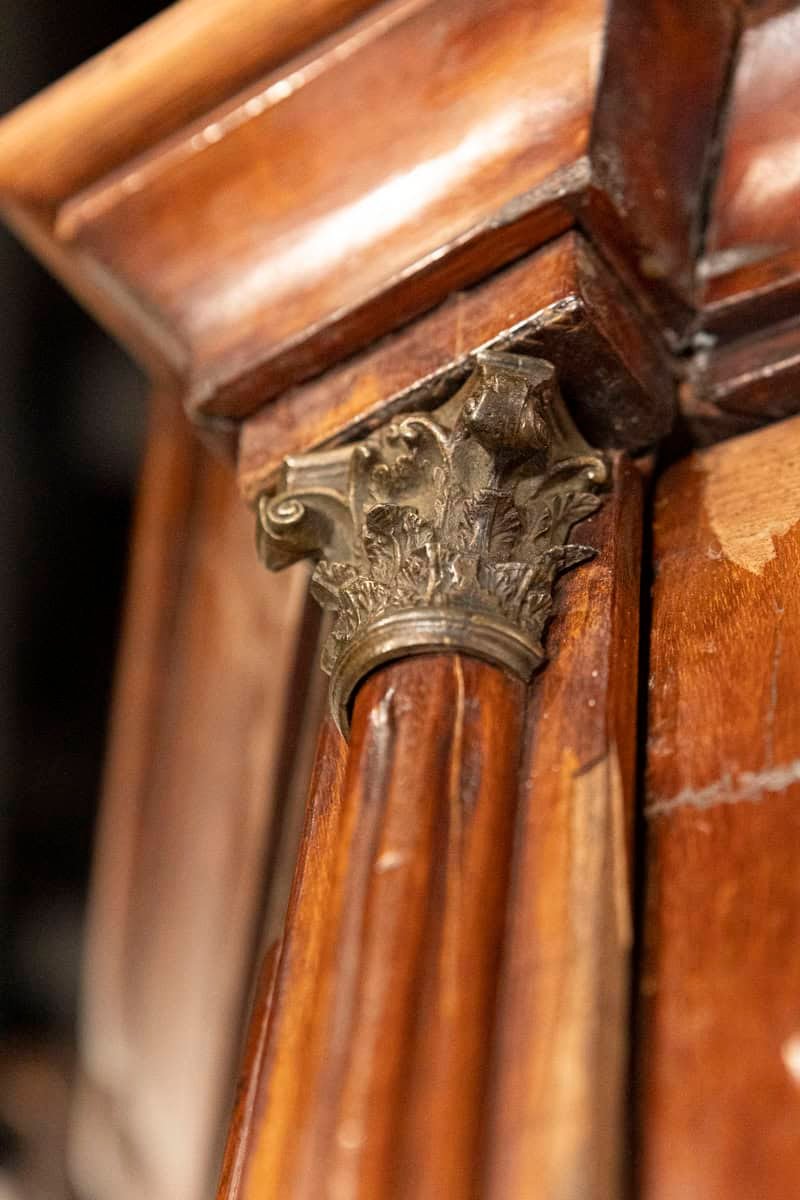 Dutch Rococo 1780s Walnut Vitrine with Bombé Chest, Glass Doors, Hunting Trophy - JAA