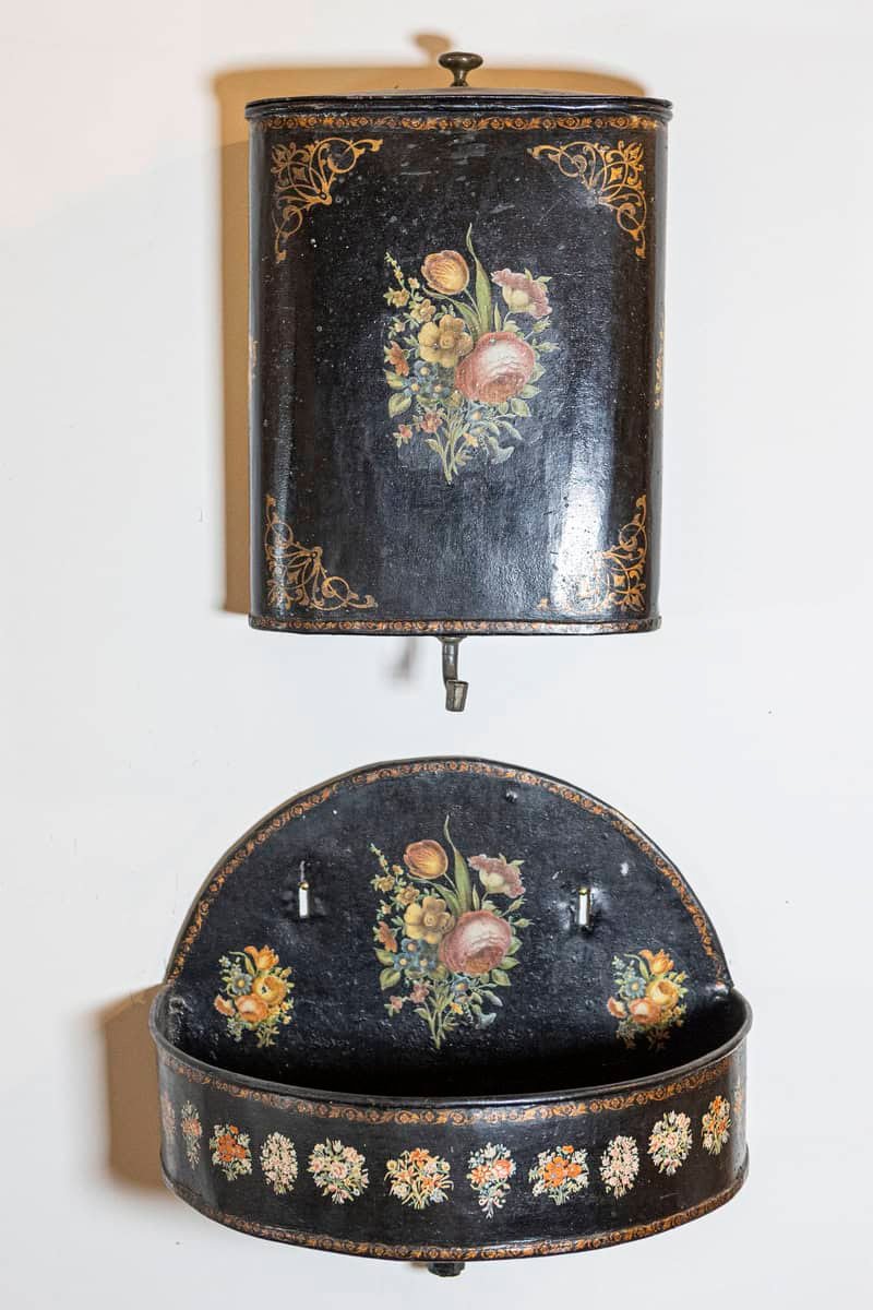 French Period Napoleon III Black Painted Tôle Lavabo with Floral Décor, 1870s - JAA