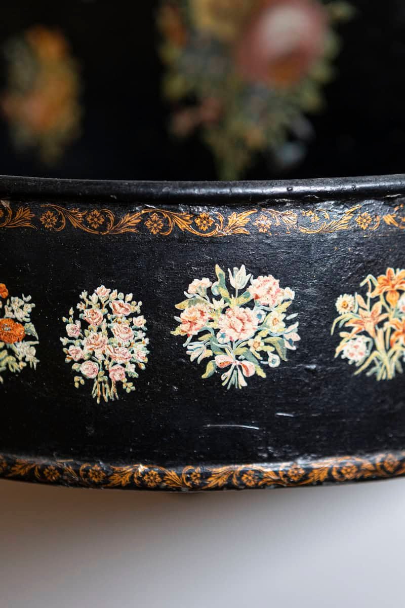 French Period Napoleon III Black Painted Tôle Lavabo with Floral Décor, 1870s - JAA
