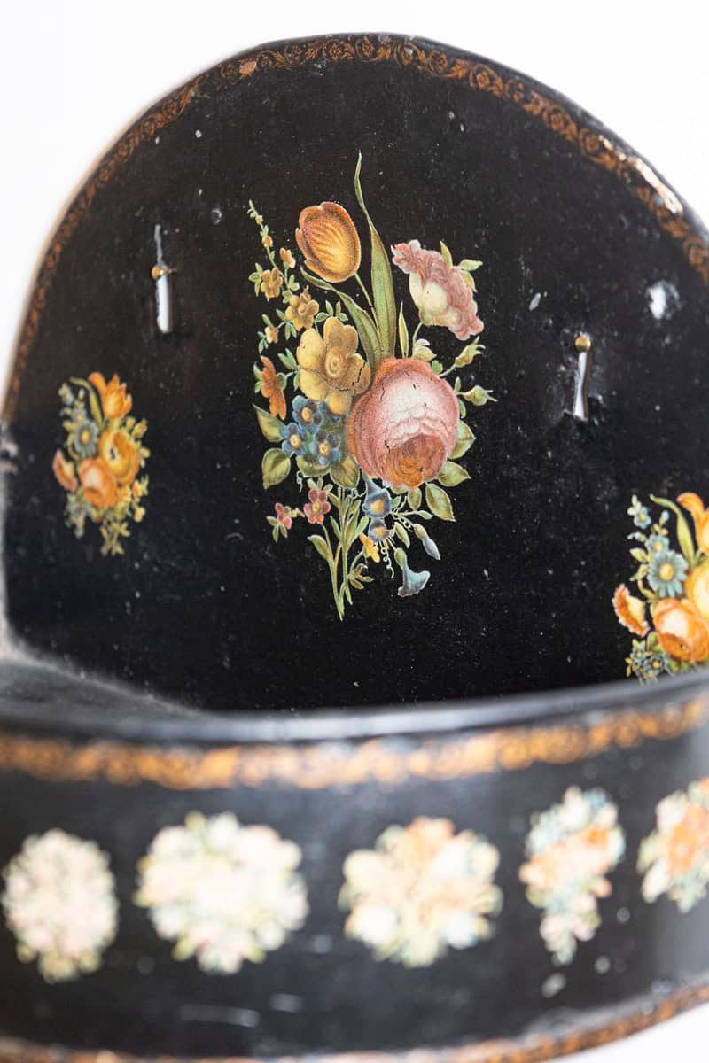 French Period Napoleon III Black Painted Tôle Lavabo with Floral Décor, 1870s - JAA