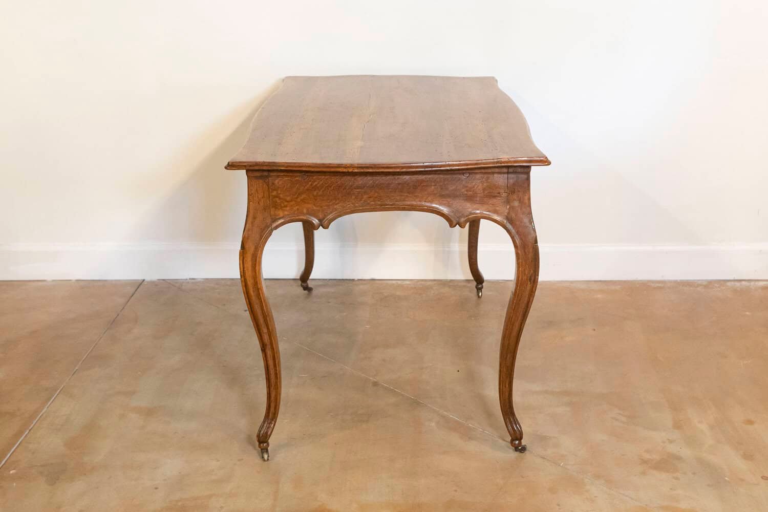 Italian Rococo Early 19th Century Table with Carved Apron and Cabriole Legs - JAA