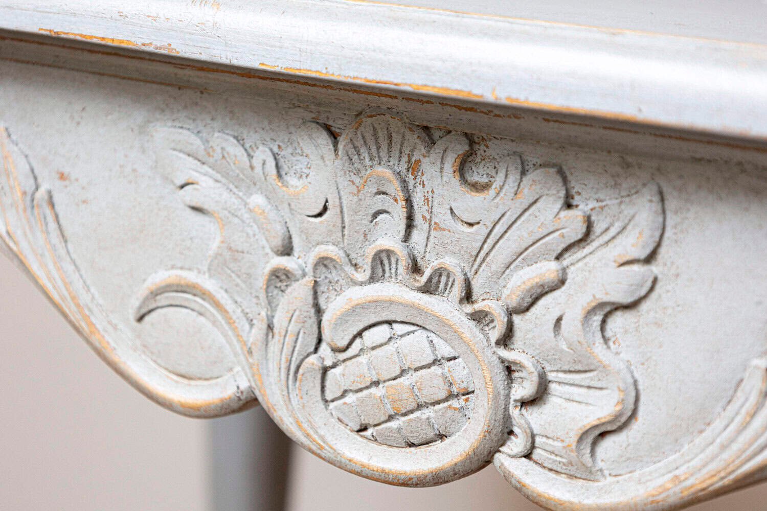 Swedish Rococo Revival Painted Wood Side Table with Scalloped Apron, circa 1890 - JAA