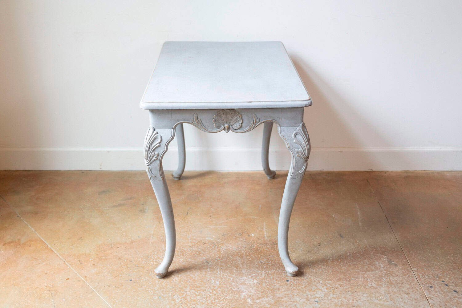 Swedish Rococo Revival Painted Wood Side Table with Scalloped Apron, circa 1890 - JAA