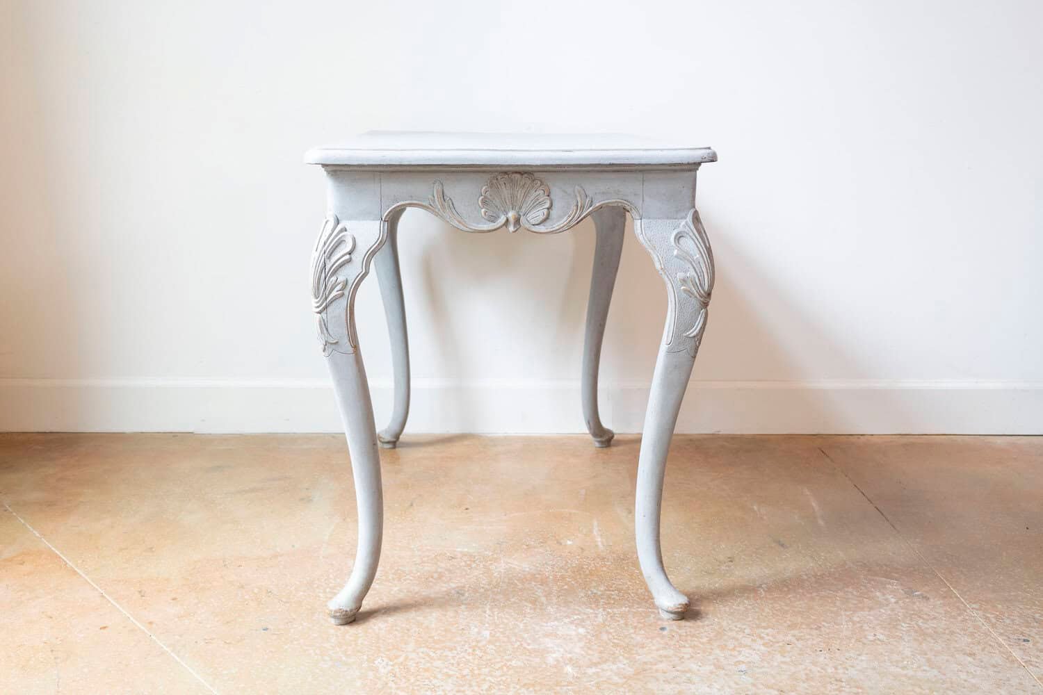 Swedish Rococo Revival Painted Wood Side Table with Scalloped Apron, circa 1890 - JAA