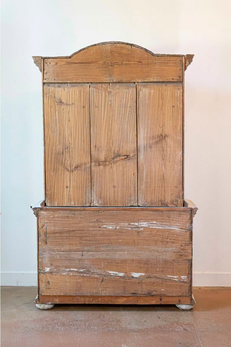 Swedish 18th Century Rococo Vitrine Circa 1780 - JAA