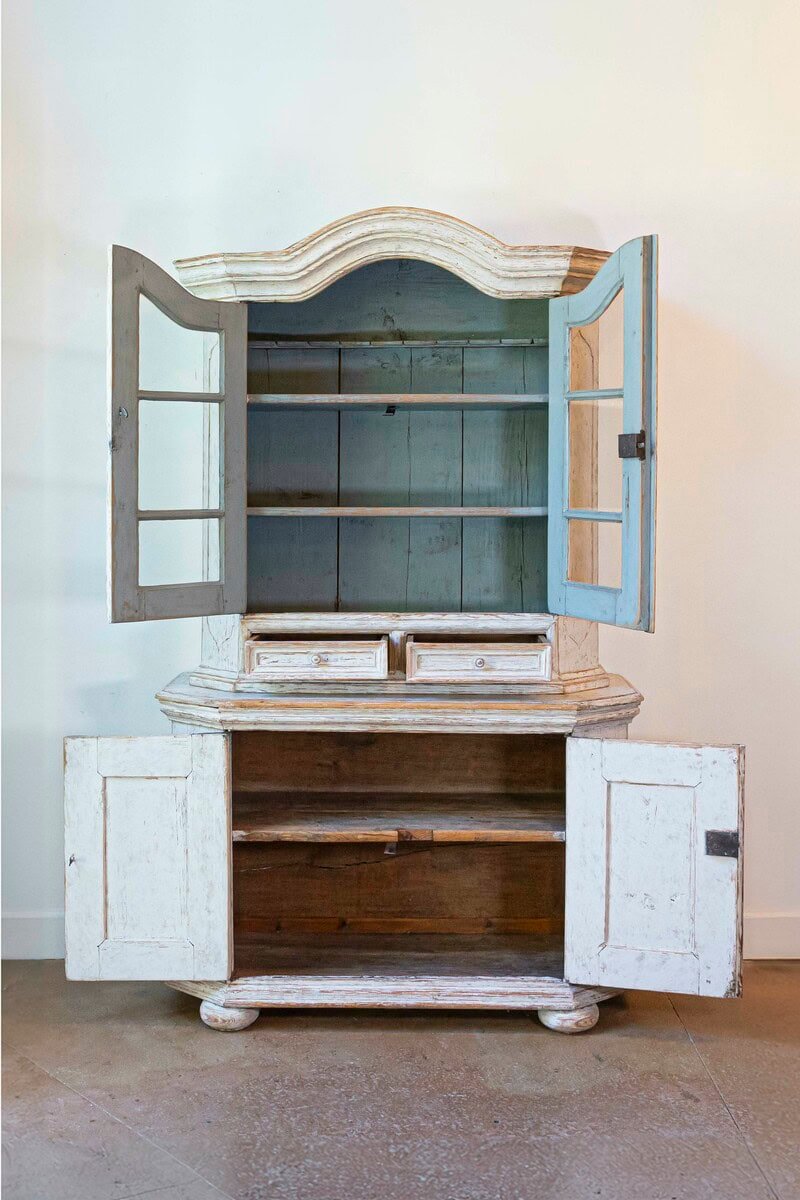 Swedish 18th Century Rococo Vitrine Circa 1780 - JAA