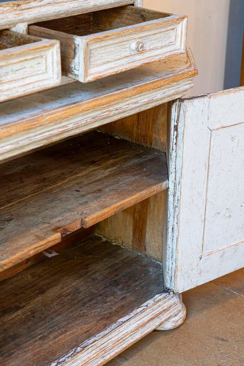 Swedish 18th Century Rococo Vitrine Circa 1780 - JAA