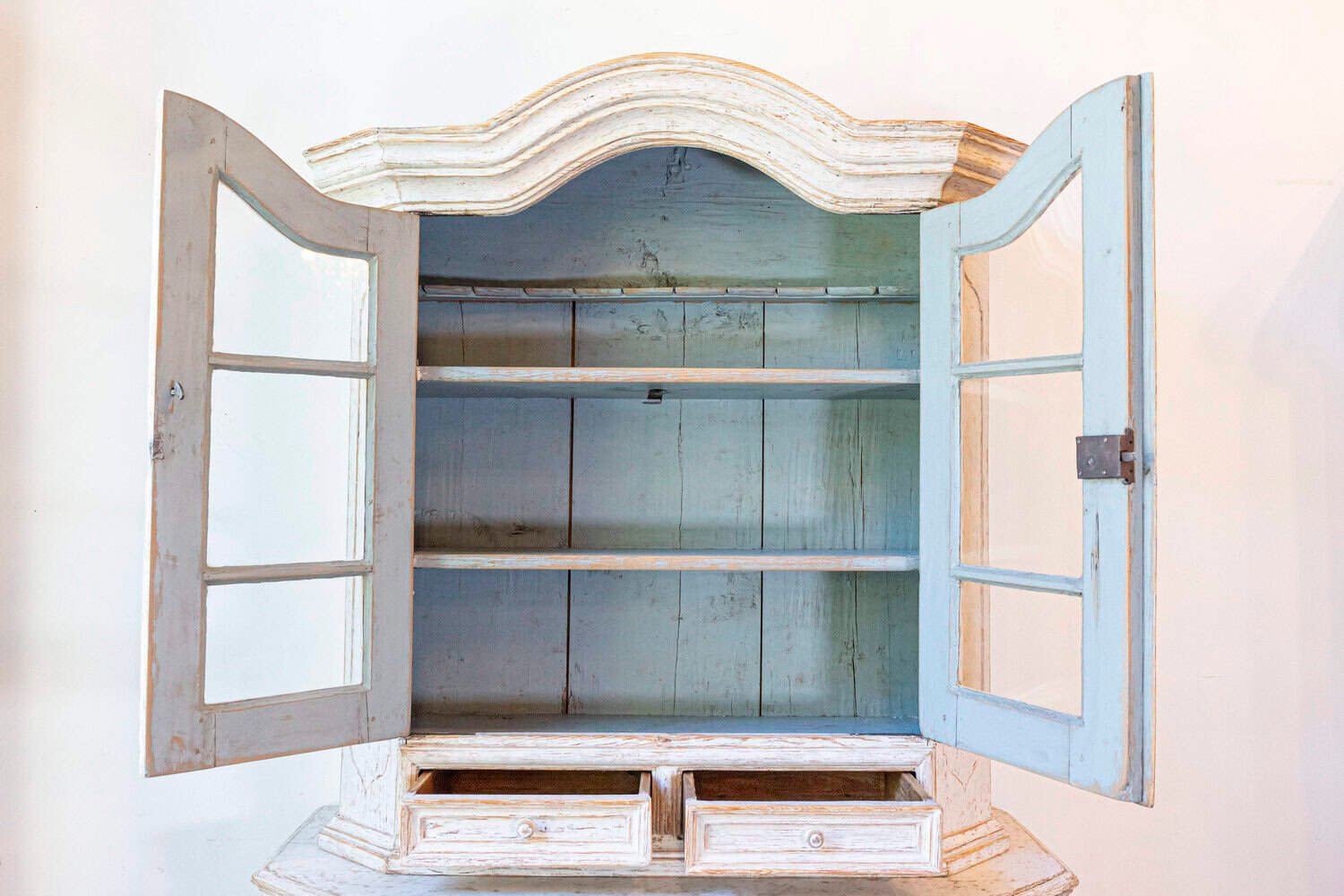 Swedish 18th Century Rococo Vitrine Circa 1780 - JAA