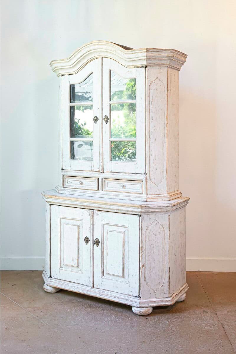 Swedish 18th Century Rococo Vitrine Circa 1780 - JAA