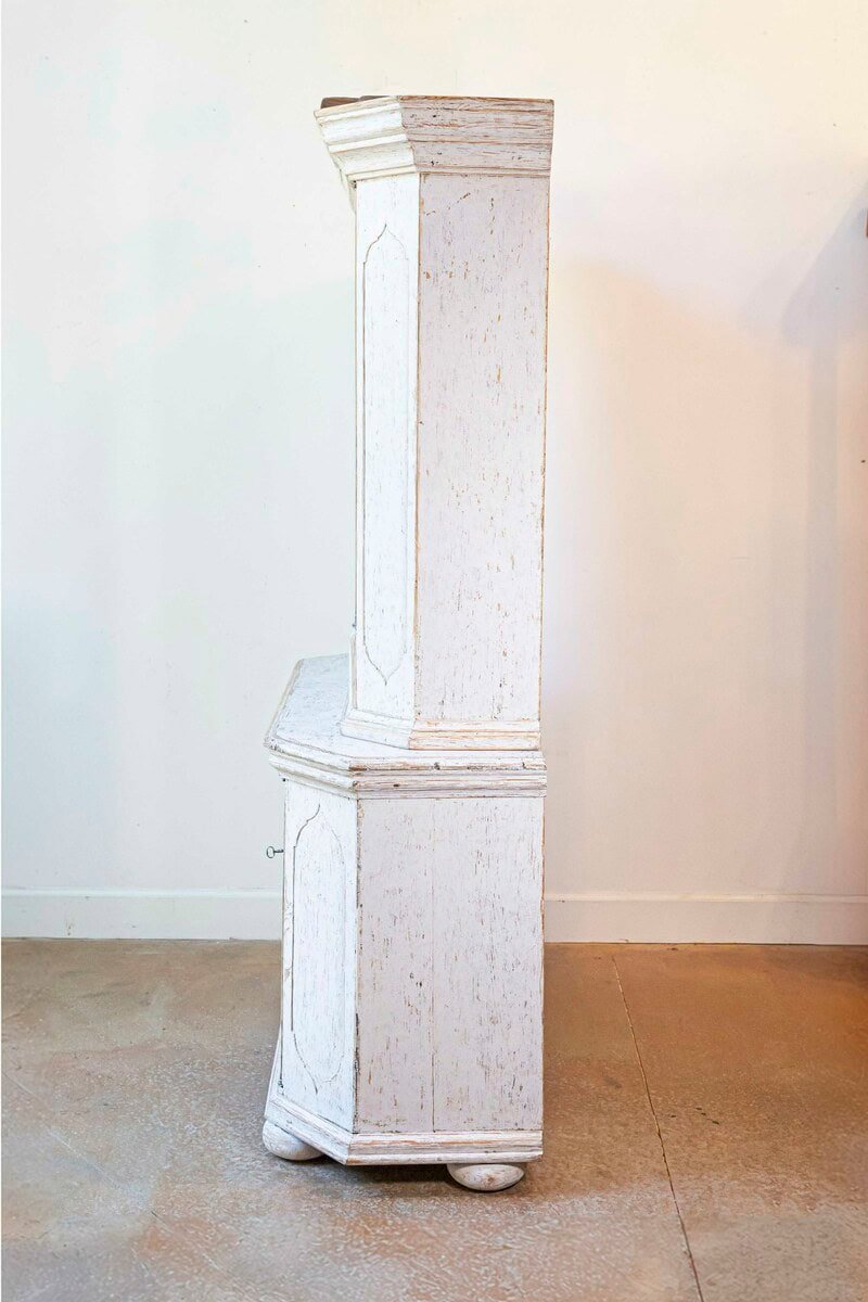 Swedish 18th Century Rococo Vitrine Circa 1780 - JAA